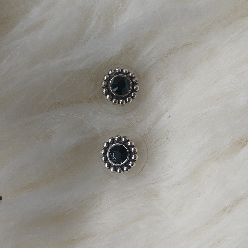 New Brighton Vintage Black and silver Earrings - Picture 3 of 4